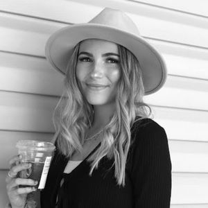 Meet your Posher, Hailey johnson